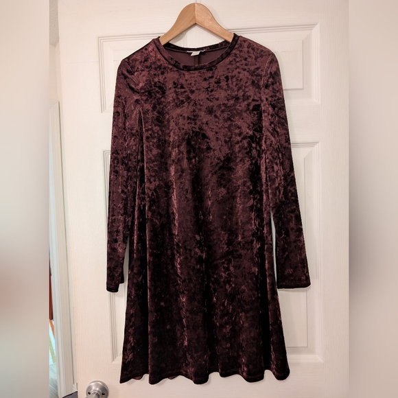 London Times Dresses & Skirts - London Times Crushed Velvet Long Sleeve Dress in Deep Burgundy Women's Size 6